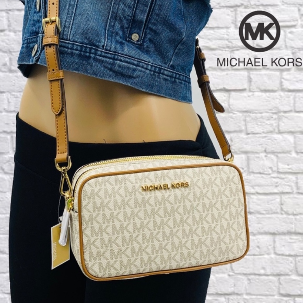 LAST DAY SALE  Michael Kors Camera Bag Crossbody - Picture 8 of 8